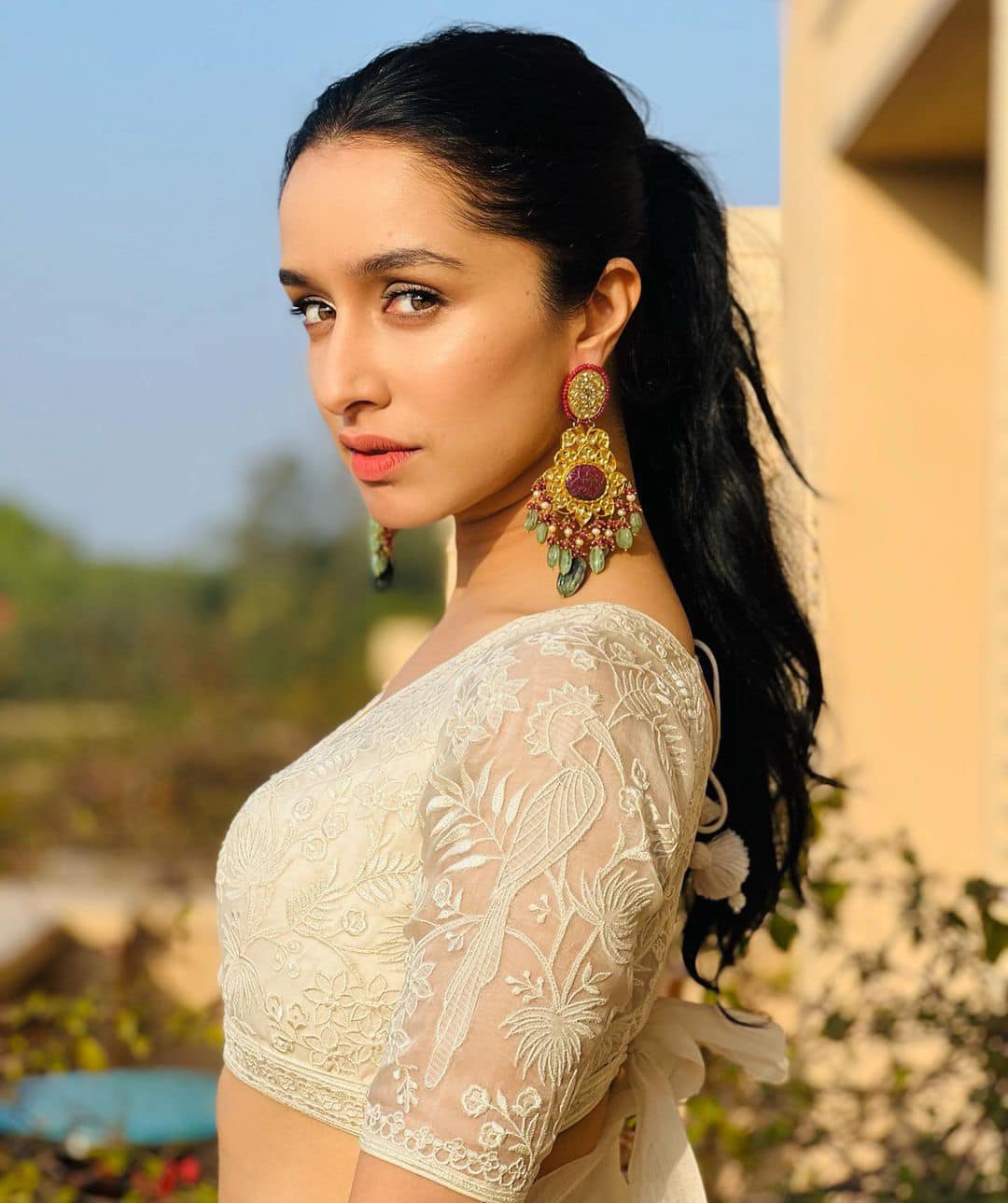 shraddha kapoor height in feet without shoes